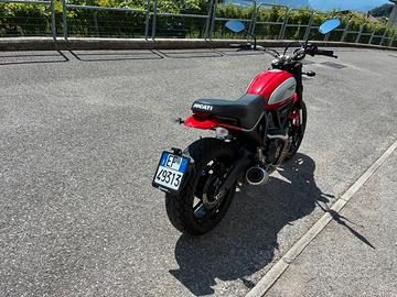 Moto ducati scrambler 800 icon red