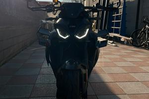 Bmw m1000r 2025