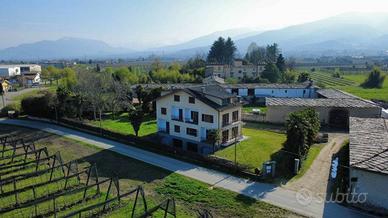 Villa di 600 m² con più di 5 locali e box auto dop