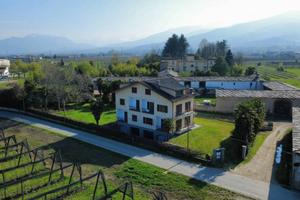 Villa di 600 m² con più di 5 locali e box auto dop