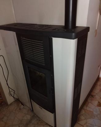 stufa a pellet usata pochissimo