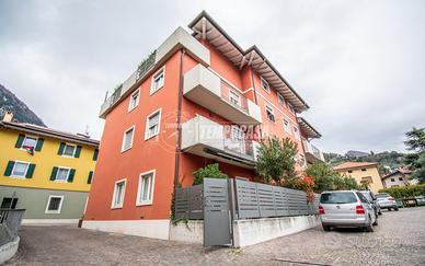 TRILOCALE AL PIANO TERRA NEL CENTRO DI VARONE