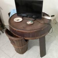 Tavolo e sedie particolari