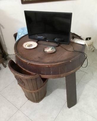 Tavolo e sedie particolari