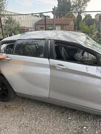 Bmw serie 1 118d urban 2013 incidentata