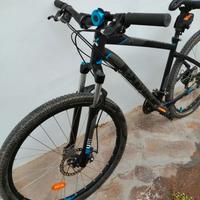 Bicicletta mountain bike