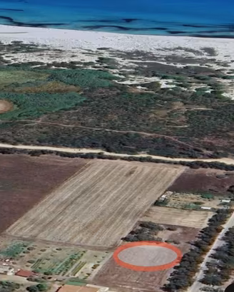 Capo Comino Terreno a due passi dal mare.