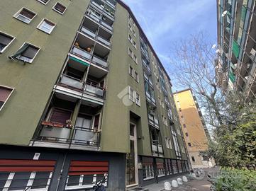 MONOLOCALE A MILANO