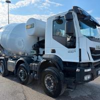IVECO TRAKKER 500 con betoniera CIFA