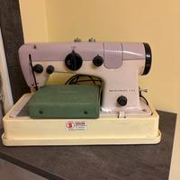 Macchina da cucire vintage Salmoiraghi 133