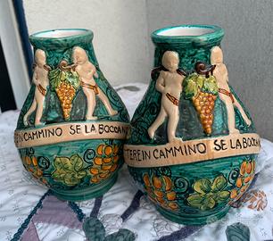 Due Brocche da vino con decorazioni in rilievo