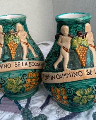 Due Brocche da vino con decorazioni in rilievo