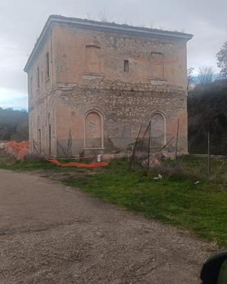 Stazione ferrovia su 3 piani