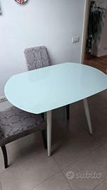 Tavolo con sedie