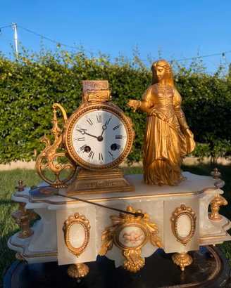 Orologio antico da camino in marmo
