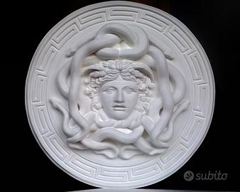 La Gorgone Medusa, scultura con diametro di 46 cm