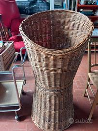 espositore in vimini