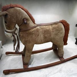 Cavalluccio a dondolo