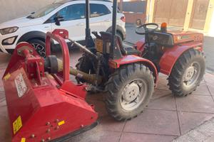 Trattore agricolo