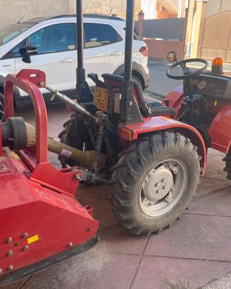 Trattore agricolo