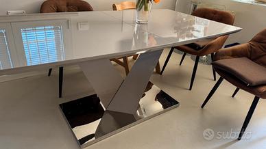 Fratelli Tomasucci tavolo