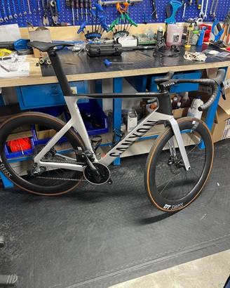 Canyon Aeroad CF-SLX Force AXS