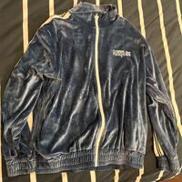 Felpa Comme des Fuckdown in ciniglia/velluto blu.