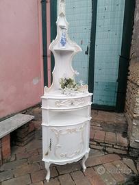 Venduta  Angoliera shabby chic 