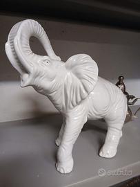 grosso elefanti in porcellana  bianca 