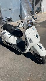 Piaggio Vespa 300 GTS