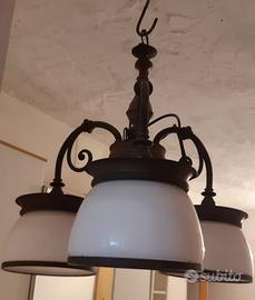 Lampadario in legno, ottone e vetro opaline