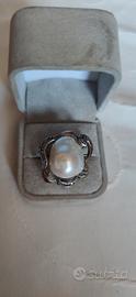 anello con perla in oro e argento 