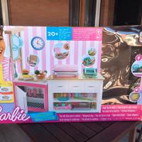 Barbie Cucina da Sogno con bambola e accessori