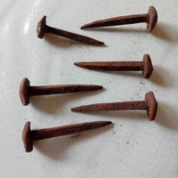 n. 6 chiodi in ferro  fatti a mano