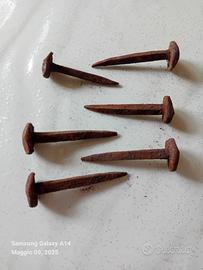 n. 6 chiodi in ferro  fatti a mano