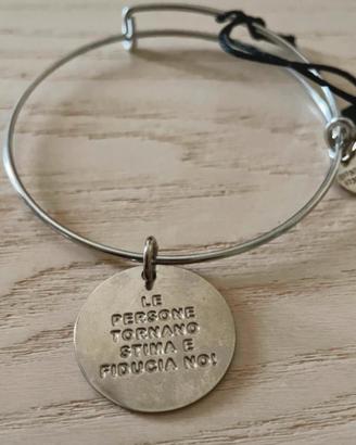 Bracciale rigido