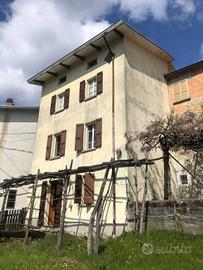 Casa indipendente di 150 m² con 5 locali a Varsi