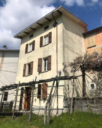 Casa indipendente di 150 m² con 5 locali a Varsi