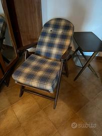 Sdraietta in legno con cuscino