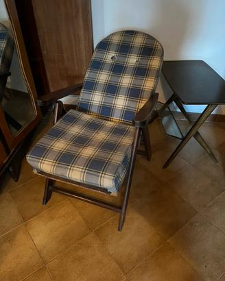 Sdraietta in legno con cuscino
