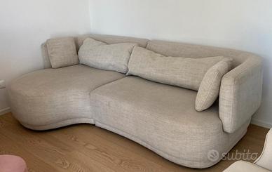 Divano color sabbia 3 piazze con chaise longue