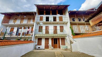 CASA SEMINDIPENDENTE A CARAVINO