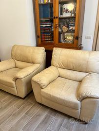 Due poltrone in vera pelle beige Natuzzi