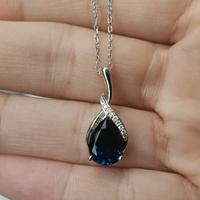 Collana con zaffiro blu taglio a goccia da 3 carat
