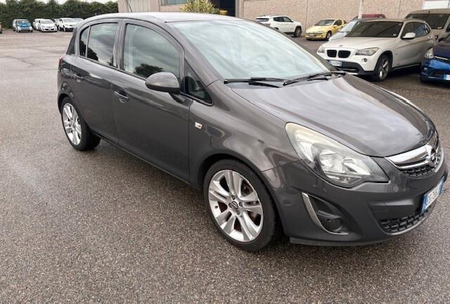 Opel Corsa 1.4 16V 5 porte Sport
