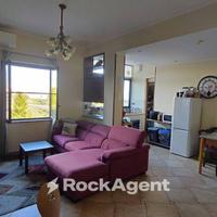 TRILOCALE RISTRUTTURATO E AMMOBILIATO