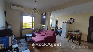 TRILOCALE RISTRUTTURATO E AMMOBILIATO