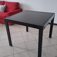 Tavolo in vetro nero