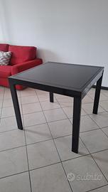 Tavolo in vetro nero