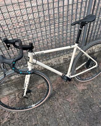 Bici gravel bikepacking cambio elettronico Sram
